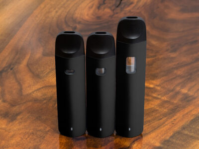 three unbranded O2vape traveler extreme glass CFB units side by side.