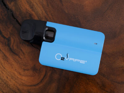 Compact and sleek O2VAPE Glass Nano Pod System fully assembled—USB-C rechargeable battery with magnetic glass pod connection