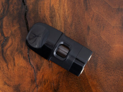 Close-up of O2VAPE’s patented refillable glass nano pod with cotton-free bucket heating and post-less design for clean vapor