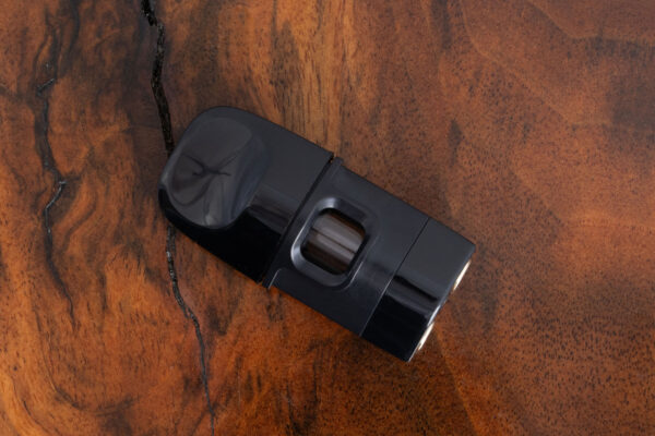 Close-up of O2VAPE’s patented refillable glass nano pod with cotton-free bucket heating and post-less design for clean vapor